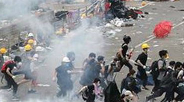 Χονγκ Κονγκ: Ένταση, δακρυγόνα και  μολότοφ σε αντικυβερνητική διαδήλωση - ΒΙΝΤΕΟ 