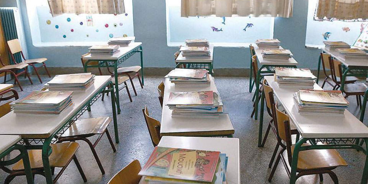 Αναμένουν οδηγίες για ελέγχους SafePass τα σχολεία - Κατασκεύασαν 60 χιλιάδες μονοθέσια θρανία 