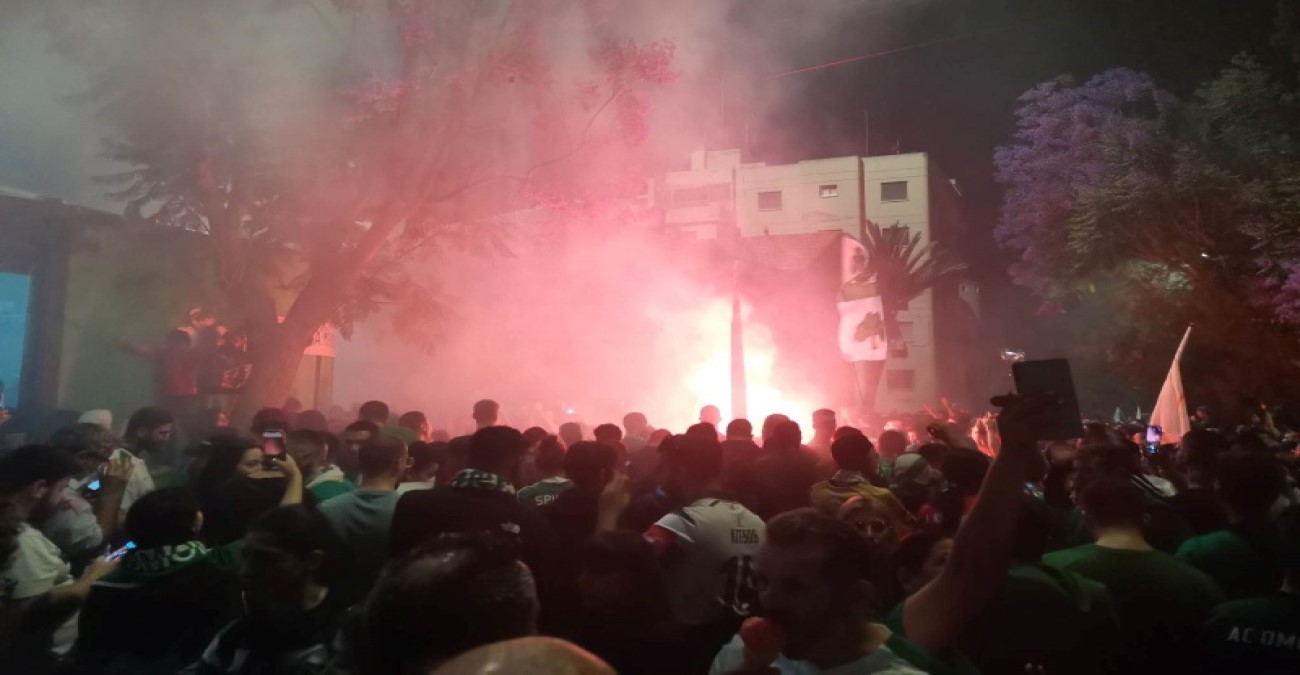 Καίγεται η Παπανικολή - Πανηγυρίζει ο πράσινος λαός - Δείτε φωτογραφίες και βίντεο