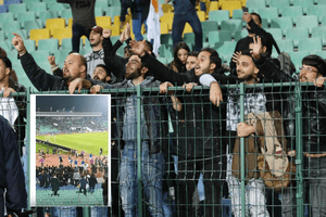 ΒΙΝΤΕΟ από Βουλγαρία: Η στιγμή που οι διεθνείς δίνουν τις φανέλες στους Κύπριους οπαδούς