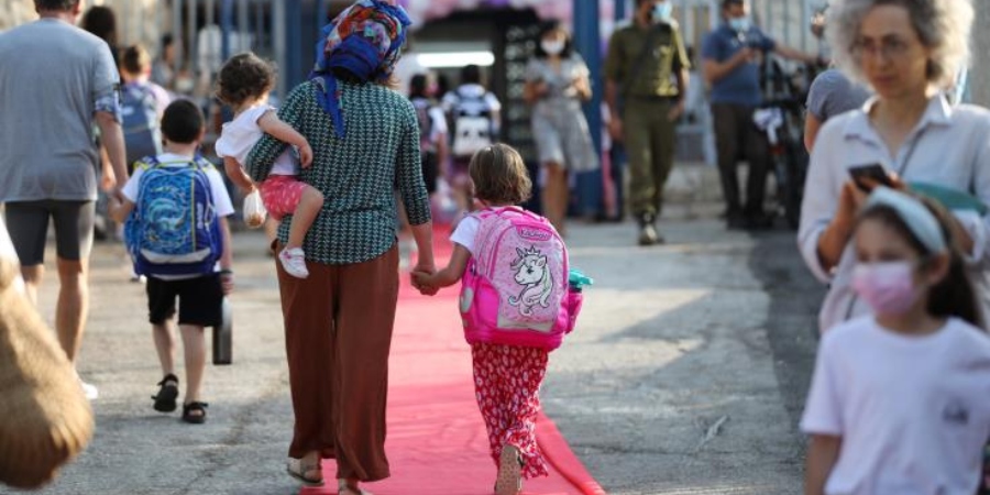 Το Ισραήλ ξεκίνησε τον εμβολιασμό των μικρών παιδιών καθώς τα κρούσματα κορωνοϊού αυξάνονται