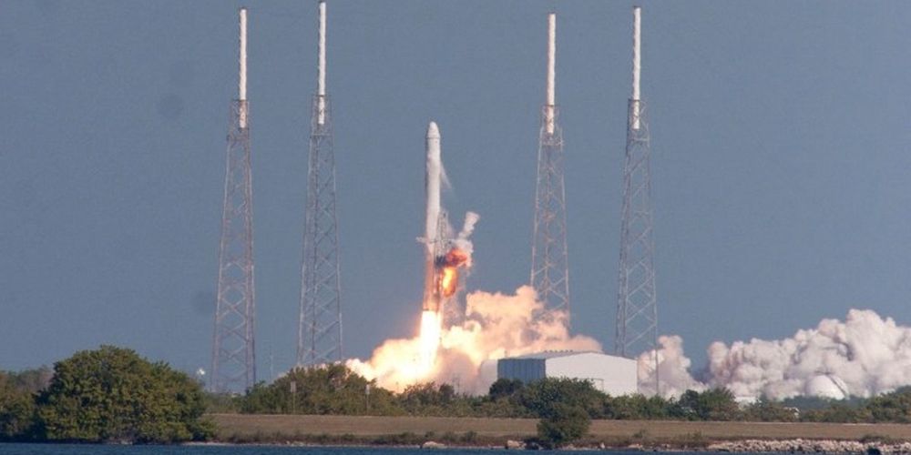 Εκτοξεύθηκε ο μεγάλος πύραυλος Falcon Heavy της Space X