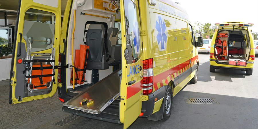 Μοτοσικλέτα συγκρούστηκε με όχημα στη Λευκωσία  - Δύο τραυματίες στο νοσοκομείο 