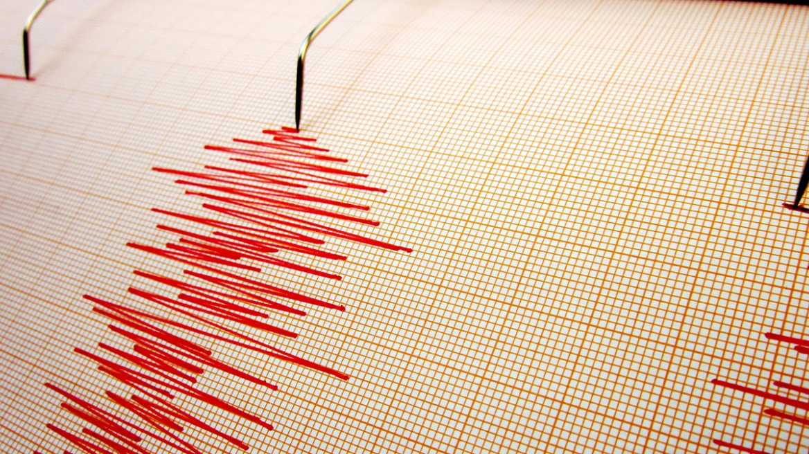 Η στιγμή που ο σεισμός των 5,3 Ρίχτερ χτυπά τα Ιωάννινα - Σοκαριστικό βίντεο