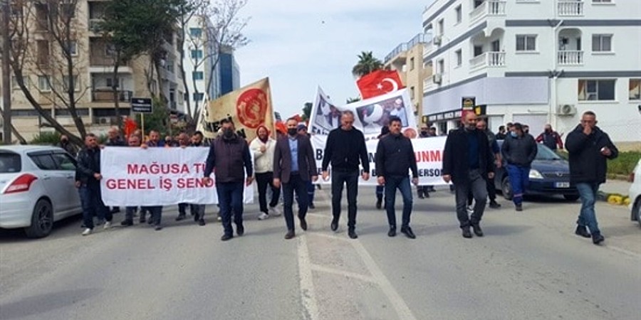 Κατεχόμενα: Καθιστικές διαμαρτυρίες νέων και «δημοτικών» υπαλλήλων - Κινητοποιήσεις για την οικονομική κρίση