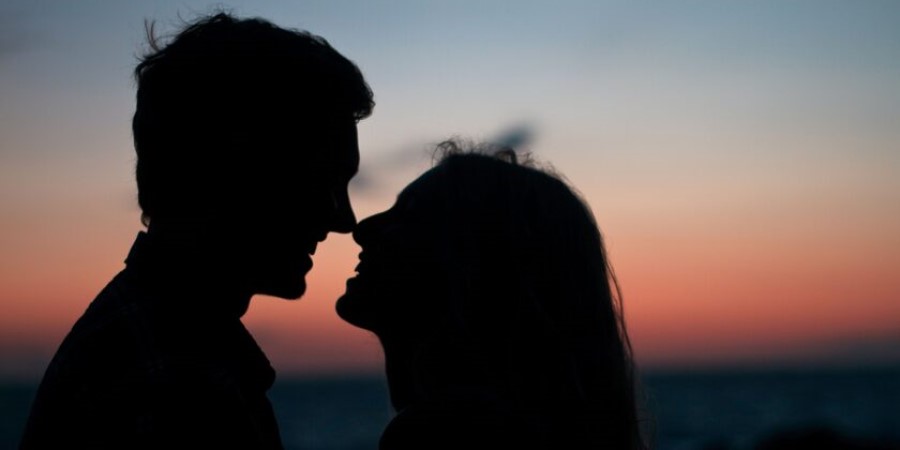 Πότε φιλήθηκαν οι άνθρωποι για πρώτη φορά στο στόμα;