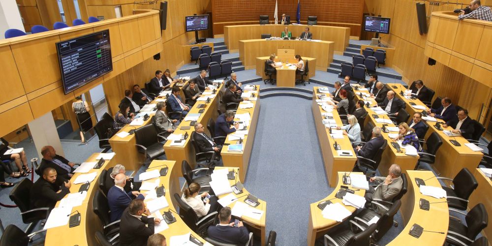 Η Βουλή προωθεί το δικαίωμα υποβολής υποψηφιότητας για Βουλευτές από τα 21 έτη