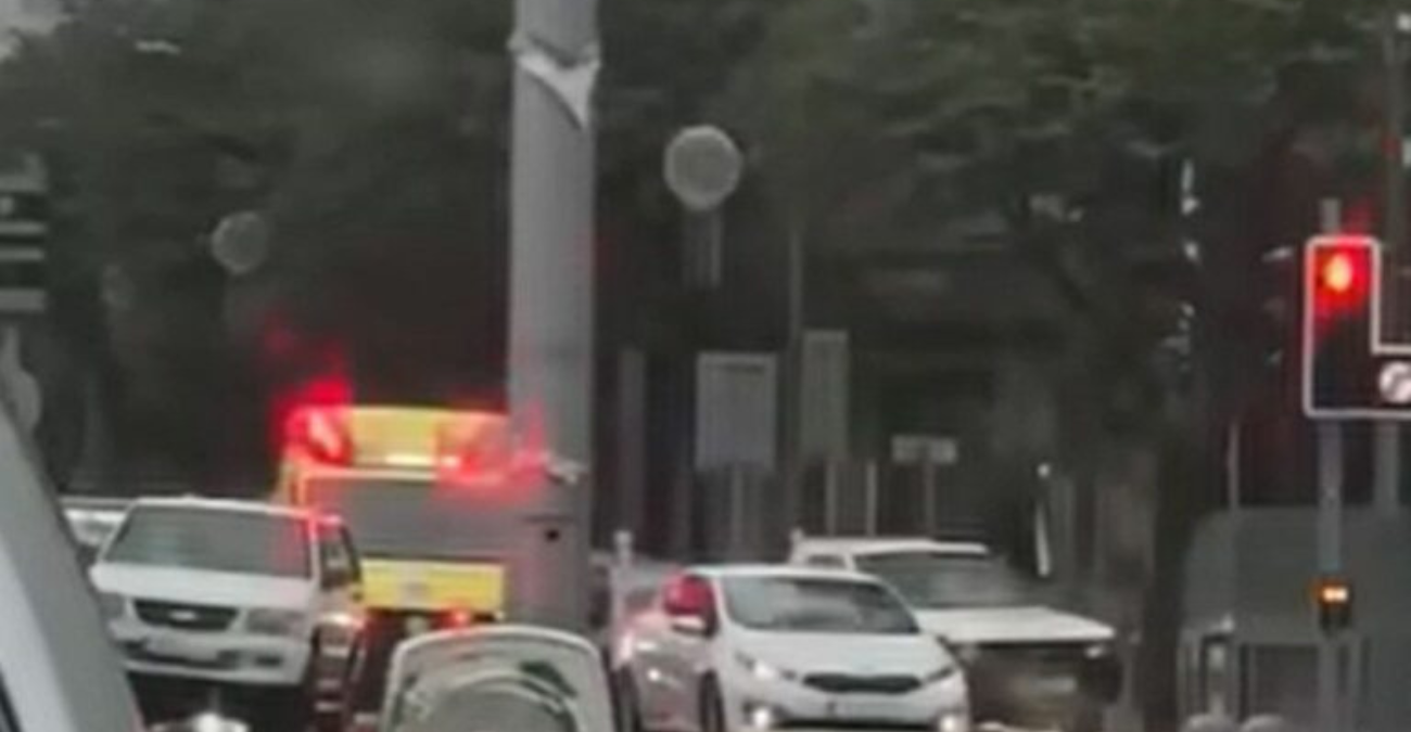 Ασθενοφόρο σε σταθερές κάμερες: Τι πρέπει να κάνουν οι οδηγοί - Διευκρινήσεις από την Αστυνομία για τα εξώδικα