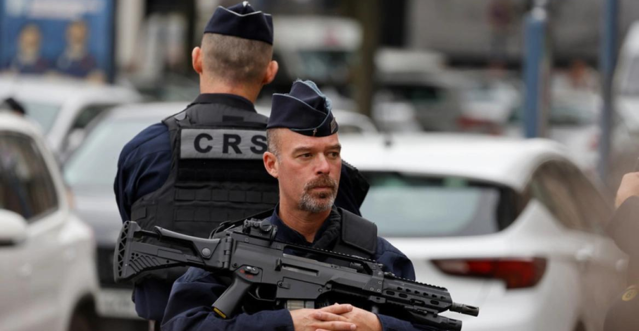 Γαλλία: Στο υψηλότερο επίπεδο συναγερμού μετά τη δολοφονία του καθηγητή