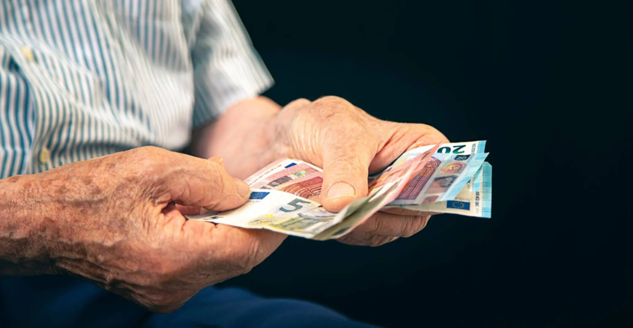Αυξήσεις στις συντάξεις από το 2027: Πάνω από €100 τον μήνα για χιλιάδες – Ποιοι κερδίζουν περισσότερο