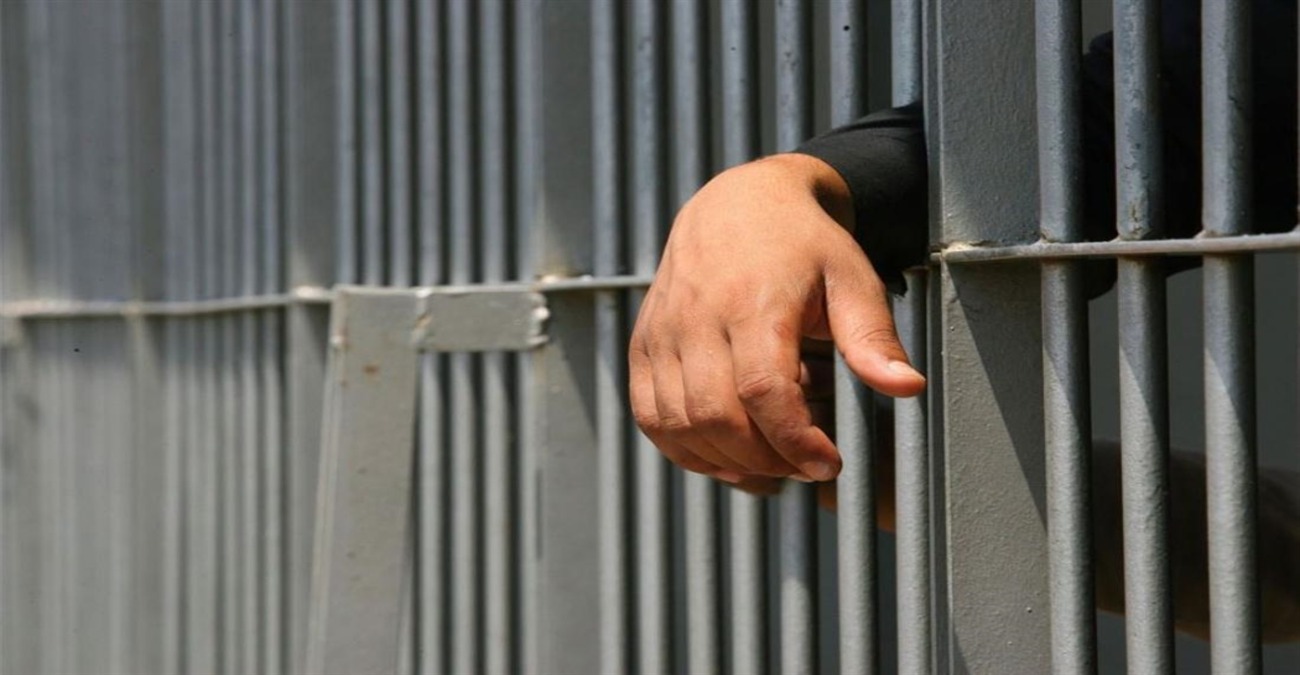 Πέρασαν χειροπέδες και σε τρίτο πρόσωπο για τον εμπρησμό σε πρακτορείο στοιχημάτων στη Λεμεσό 