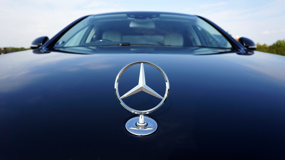 Ελέγχουν για «πειραγμένο» λογισμικό σε 60.000 Mercedes – Για ποιά μοντέλα πρόκειται