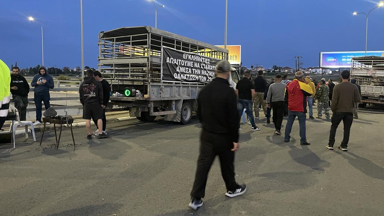 Αποχώρησαν από τη Ριζοελιά οι κτηνοτρόφοι μετά το μπάχαλο - Δόθηκε στην κυκλοφορία ο δρόμος 