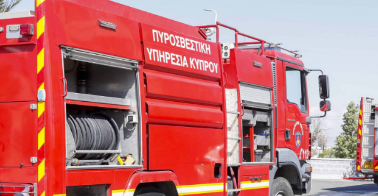 Σκηνές πανικού έξω από το Γενικό Νοσοκομείο Λευκωσίας: Φωτιά μετά από καραμπόλα τριών οχημάτων