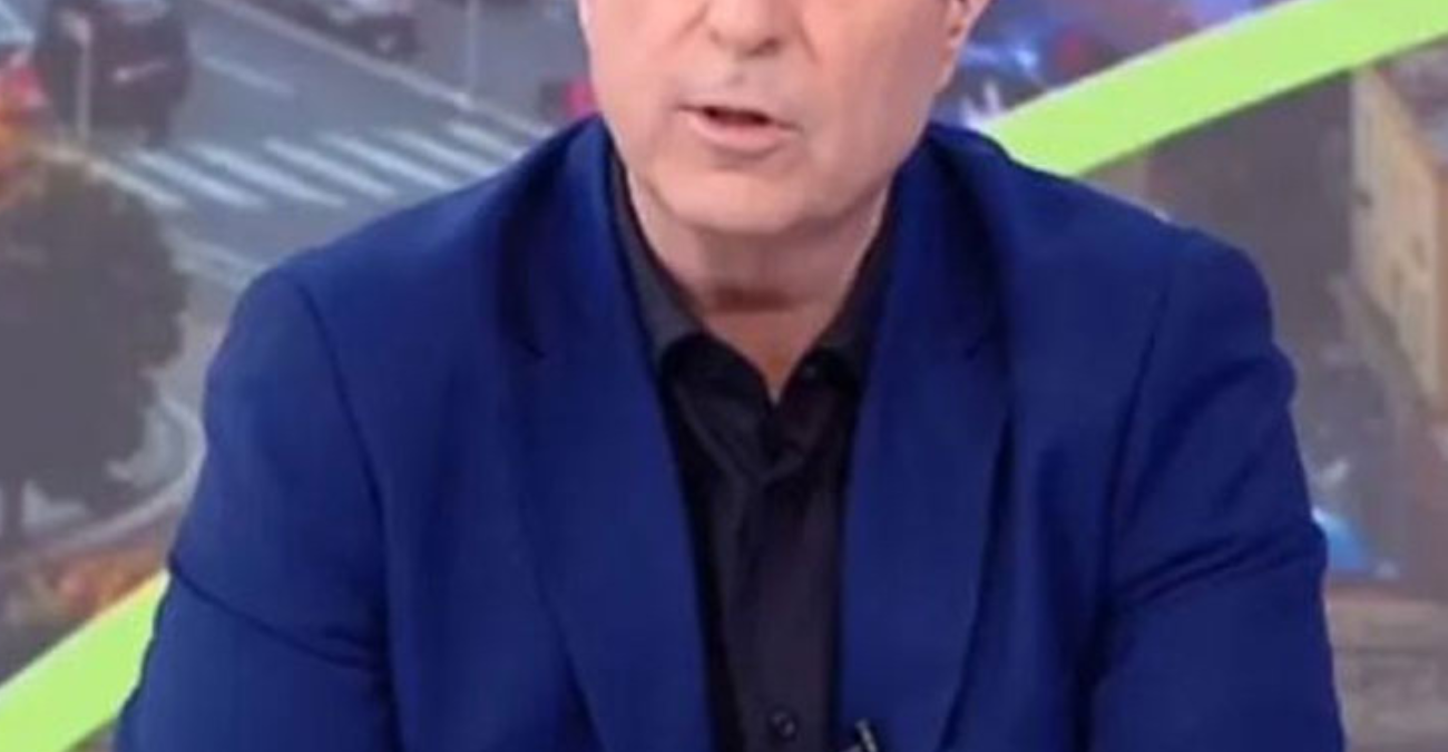 Σοκ με Έλληνα παρουσιαστή: Έφυγε από τη ζωή η μητέρα του – Το έμαθε 1 λεπτό πριν βγει στον αέρα