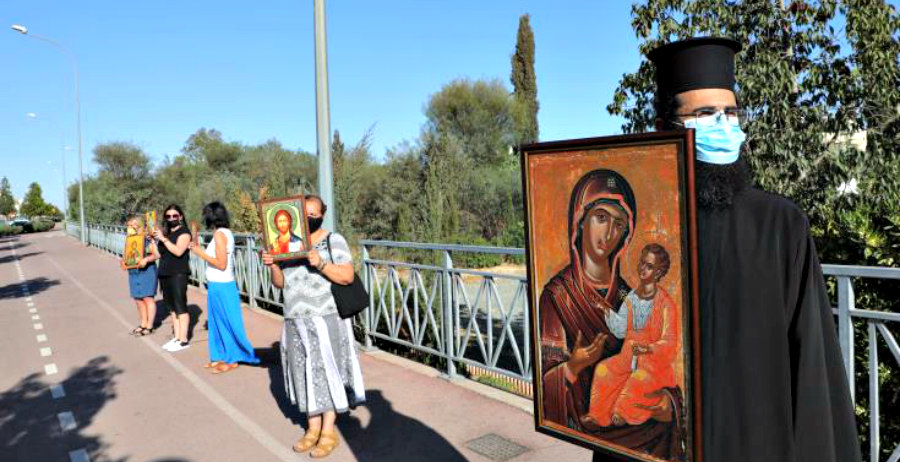 ΛΕΥΚΩΣΙΑ:  Διαμαρτυρήθηκαν για το «El diablo» «στον κακόφημο διαγωνισμό τραγουδιού»- «Η Κύπρος αγαπά τον Χριστό» 