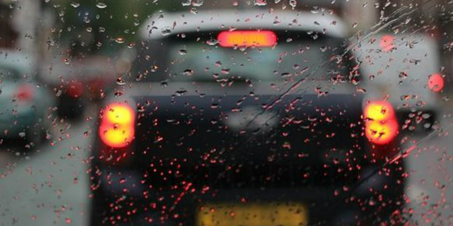 ΟΔΗΓΟΙ - ΠΡΟΣΟΧΗ:Ασφαλής οδήγηση σε βροχερές καιρικές συνθήκες