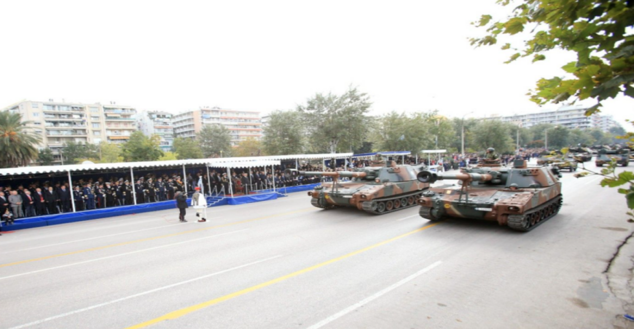 Θεσσαλονίκη: Κορυφώνονται οι εκδηλώσεις του εορταστικού τριημέρου-H στρατιωτική παρέλαση και η επίδειξη του μαχητικού αεροσκάφους F-16
