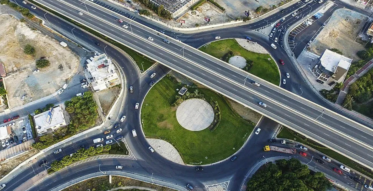 Πόσες ώρες της ζωής μας χάνουμε στην κίνηση; Οι αριθμοί για τους δρόμους της Κύπρου που ασφυκτιούν