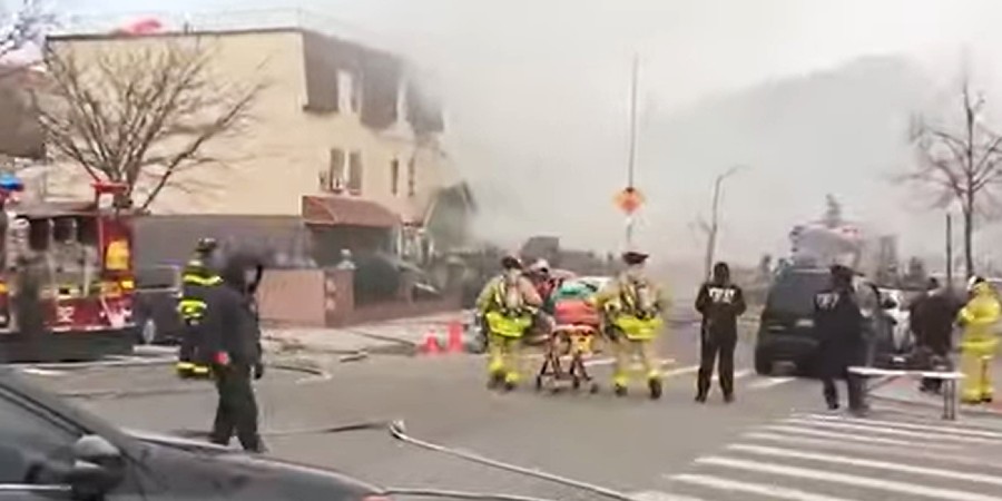 Φονική φωτιά σε κτήριο στη Νέα Υόρκη: Ένας νεκρός και εννέα τραυματίες μεταξύ τους και αστυνομικοί - ΒΙΝΤΕΟ