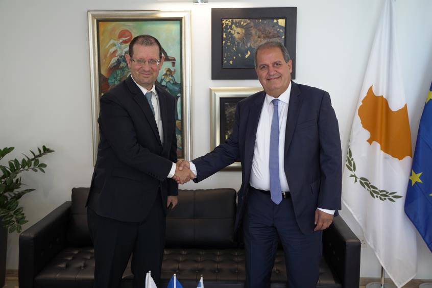 Διακρατική συμφωνία για εγκατάσταση Συστήματος Επιτήρησης υπέγραψαν τα ΥΠΑΜ Κύπρου και Ισραήλ [BINTEO]