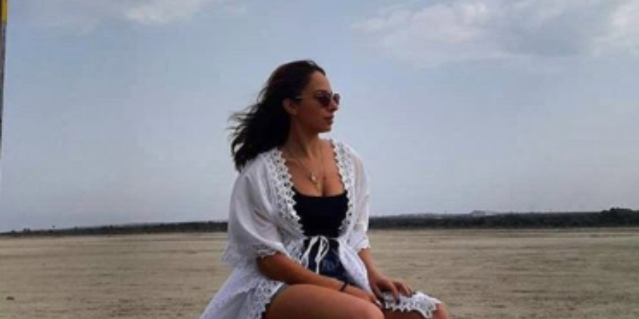 'Τουμπανάρα' - Η φωτογραφία Κύπριας ηθοποιού σε παραλία της Ισπανίας και τα επικά σχόλια