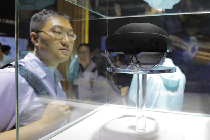 Νέα εφαρμογή τεχνητής νοημοσύνης για άτομα με προβλήματα όρασης παρουσίασε η Honor