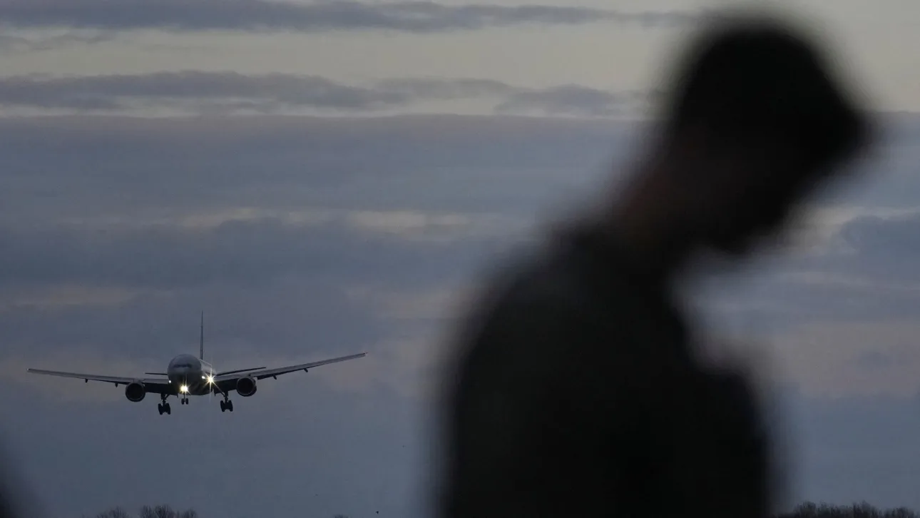 Συναγερμός στην Γερμανία: Αεροπλάνο cargo συγκρούστηκε στον αέρα με «άγνωστο αντικείμενο»
