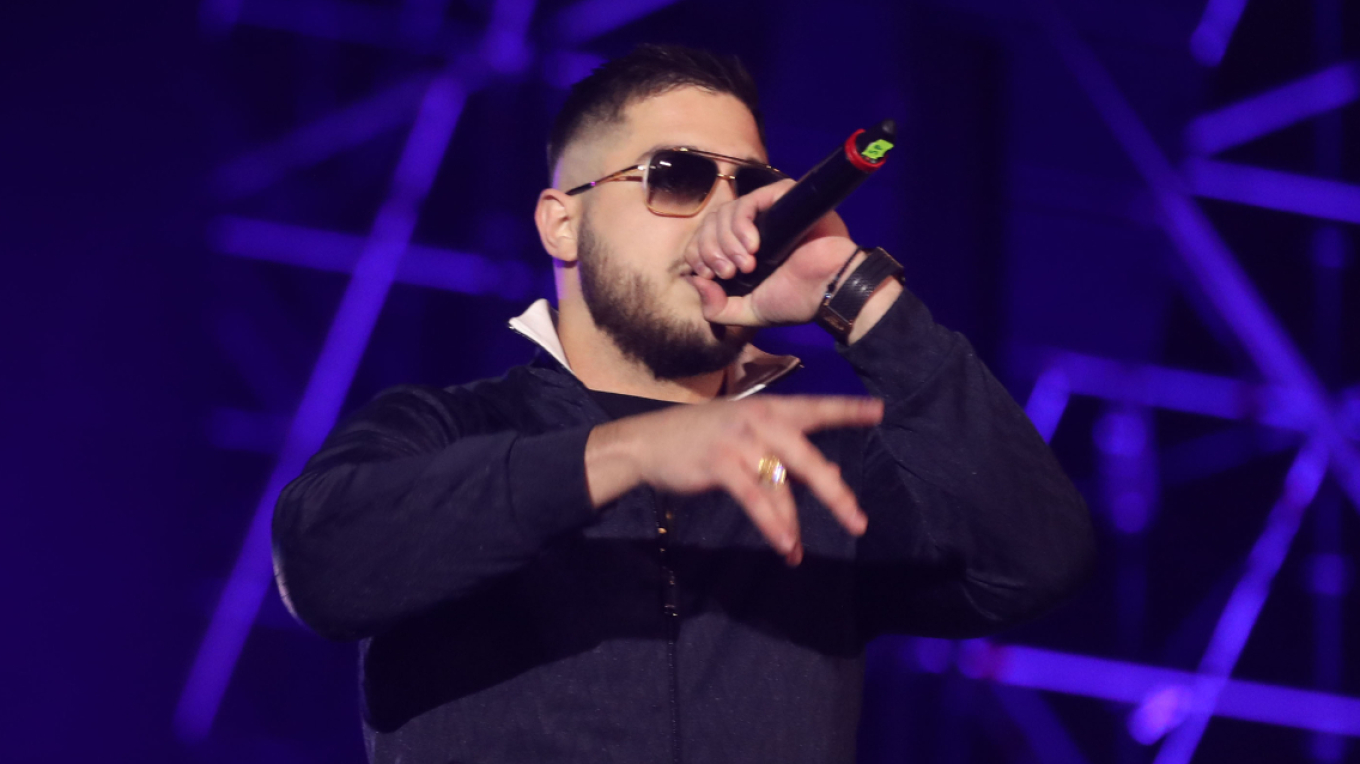 VIDEO: Απίθανο σκηνικό σε συναυλία του Rack - Ζήτησε από τους θαυμαστές του να φωνάξουν «Ιησούς Χριστός νικά» με ρυθμό