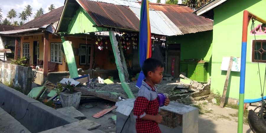 Ινδονησία: «Πολλά πτώματα» άφησαν πίσω τους το τσουνάμι και ο σεισμός
