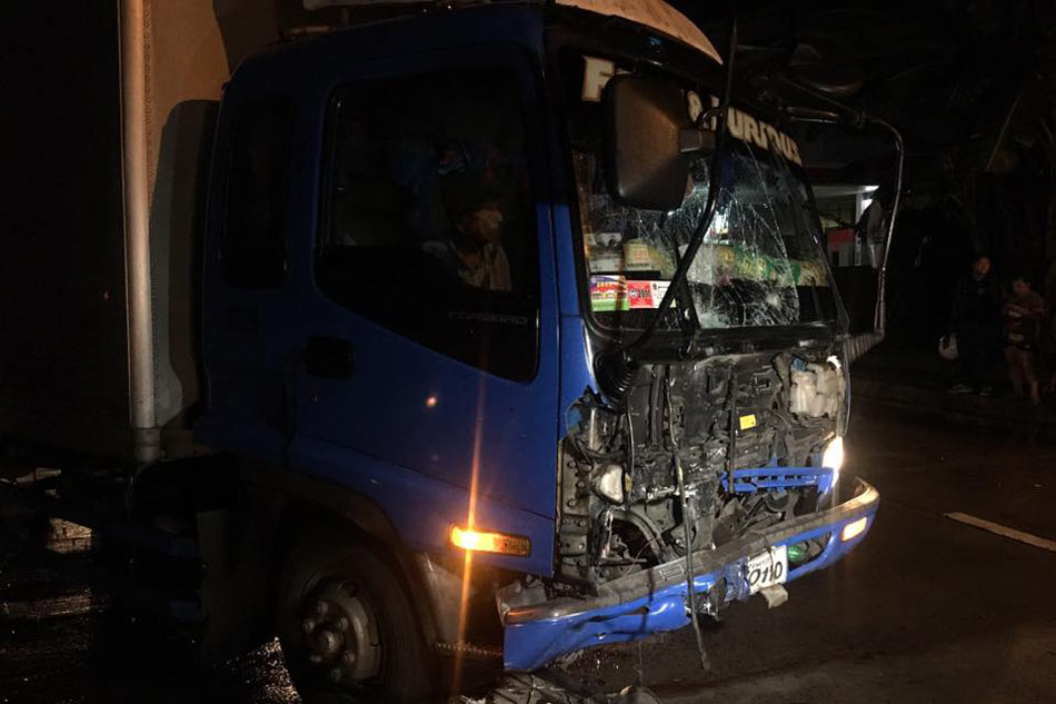ΛΕΜΕΣΟΣ: Τροχαίο με φορτηγό και σαλούν οχήμα- ΦΩΤΟΓΡΑΦΙΑ