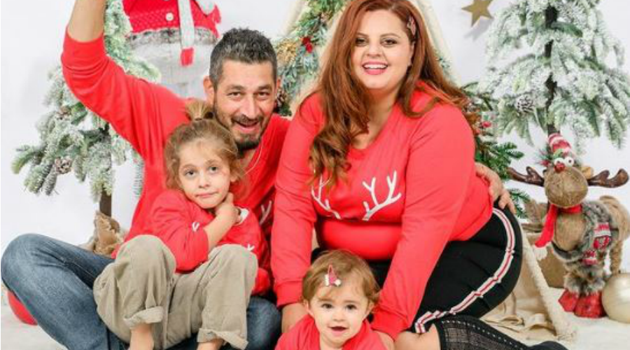 Πέτρος Σολωμού - Μαριλένη Σταύρου: Στόλισαν με τα παιδιά τους το χριστουγεννιάτικο δέντρο τους (Βίντεο)