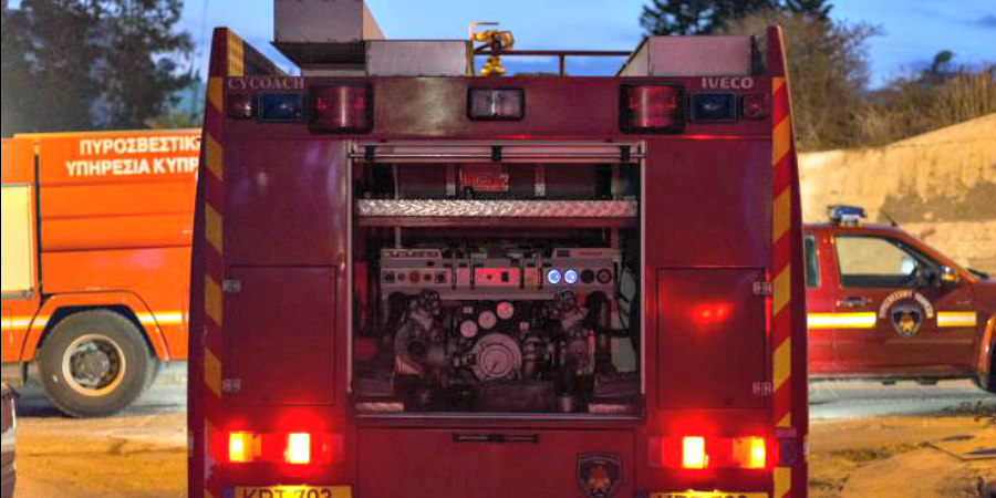 ΛΕΜΕΣΟΣ: Τυλίχθηκαν στις φλόγες εργαστήριο και αυτοκίνητο - Τι αναφέρει η Πυροσβεστική Υπηρεσία