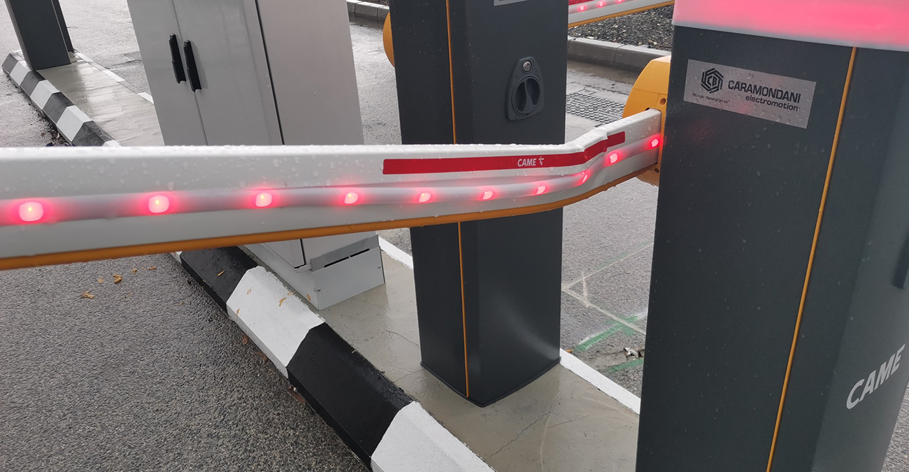 «Έφυγε η μπάρα τους» - Άγνωστοι προκάλεσαν ζημιές σε δημοτικούς χώρους στάθμευσης - Δείτε φωτογραφίες 