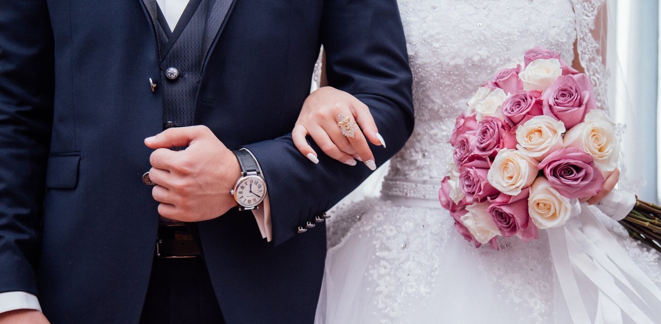 Πανικός σε γάμο στην Πάτρα: «Καπνός» έγιναν οι καλεσμένοι – Ο αδερφός του γαμπρού είχε κορωνοϊό