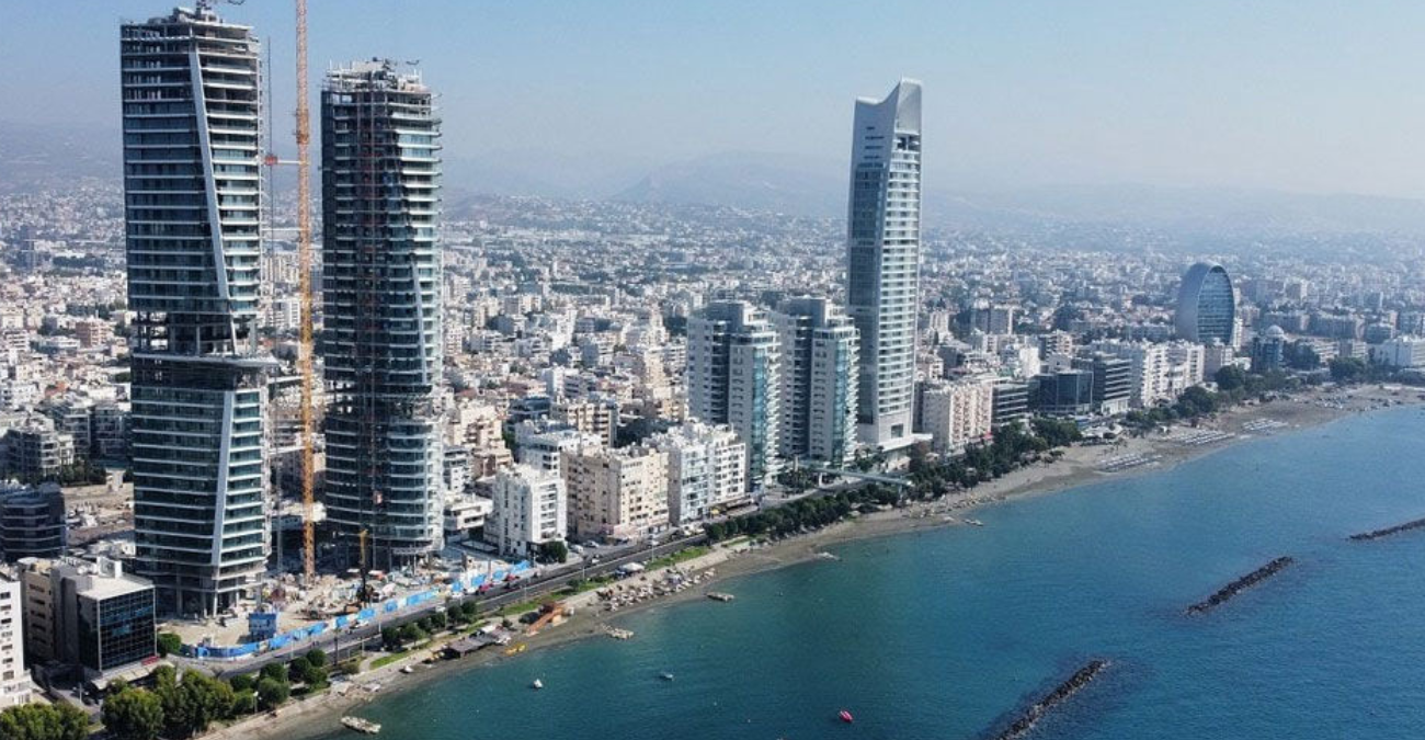 Εντυπωσιακό θέαμα: Το «μυστηριώδες» σύννεφο πάνω από τη Λεμεσό - Φωτογραφίες