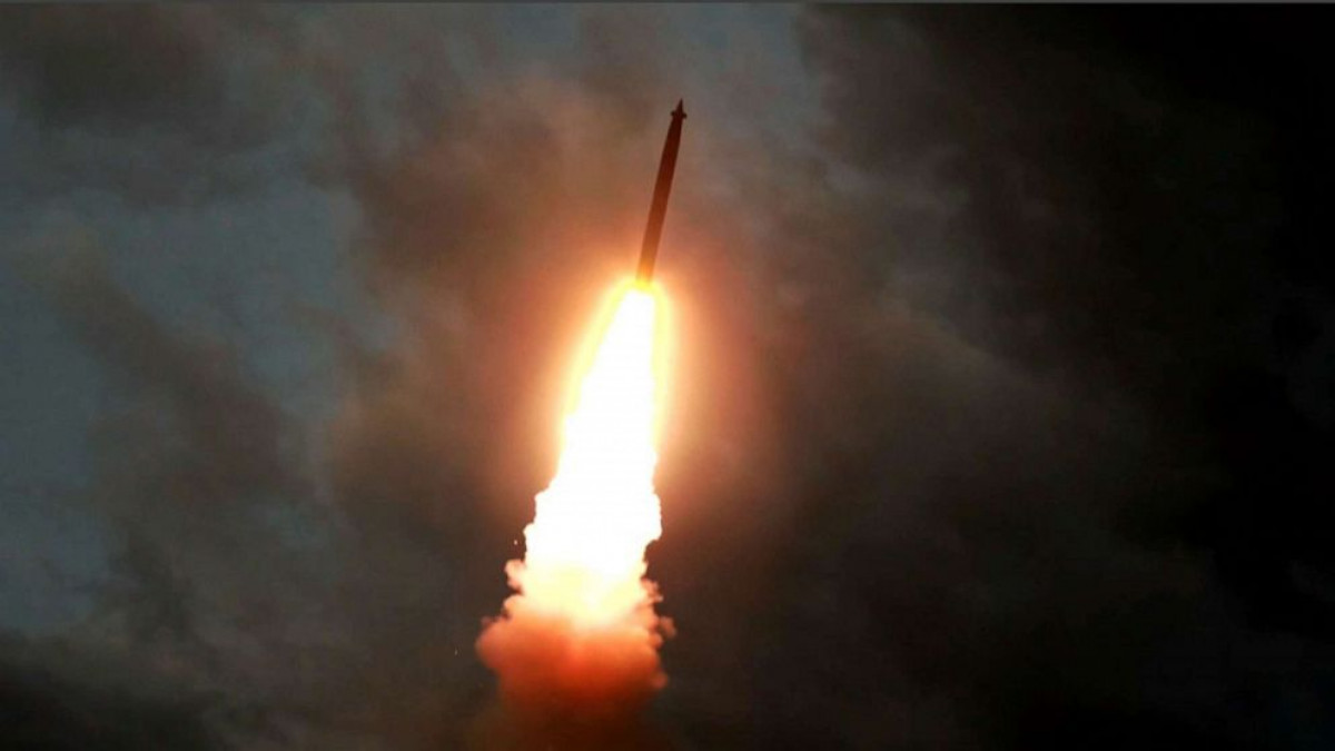 Νέα δοκιμή πυραύλου από Β. Κορέα - Έπεσε στην ιαπωνική ΑΟΖ  