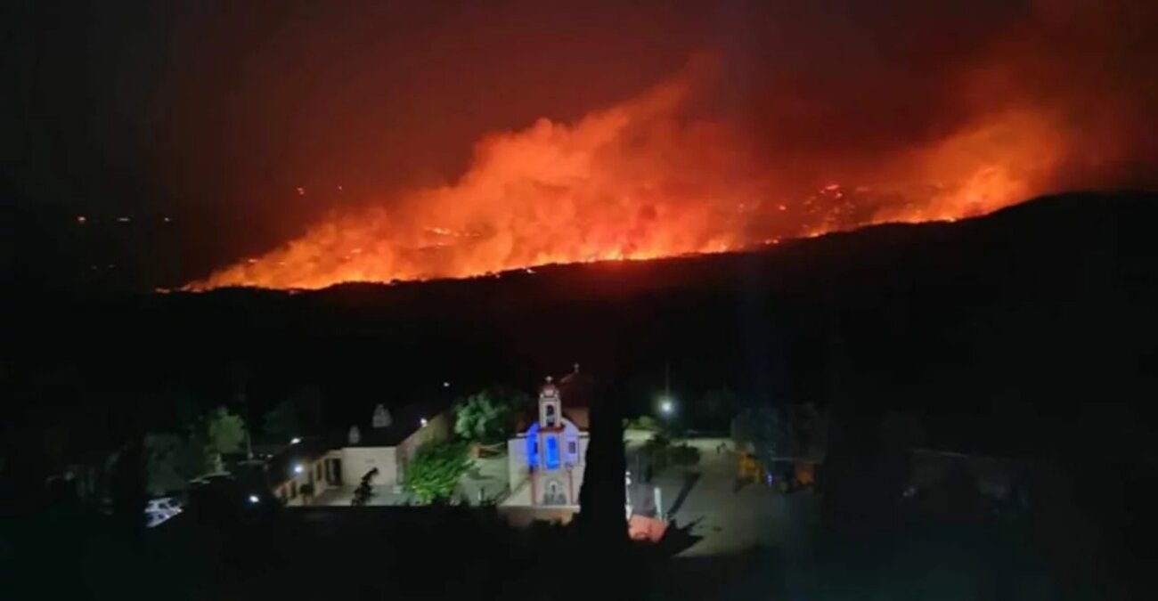 Ολονύχτια μάχη με τις αναζωπυρώσεις στη Ρόδο - Εκκενώθηκαν τα Λάερμα