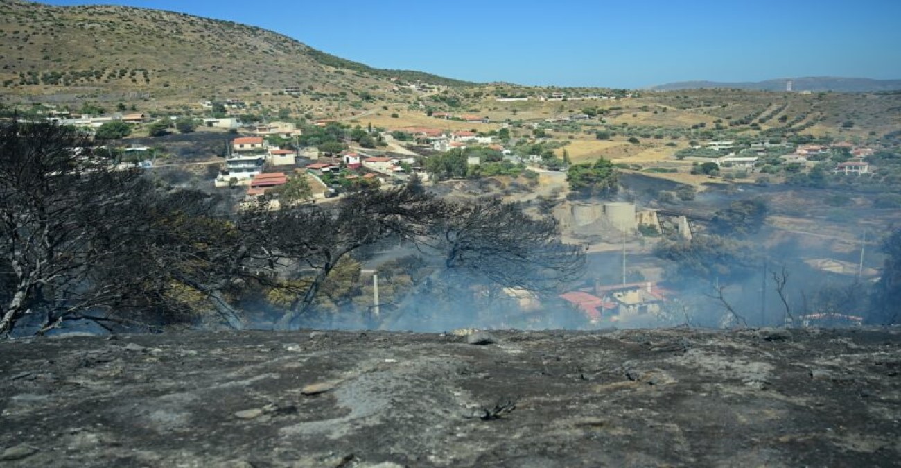 Πυρκαγιά στην Κερατέα: Αναζωπύρωση του πύρινου μετώπου στο Μαρκάτι – Ισχυρές πυροσβεστικές δυνάμεις