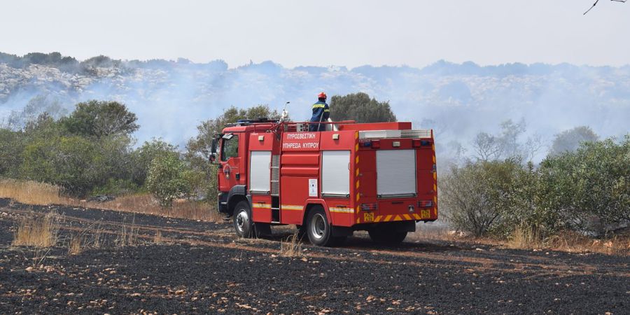 ΕΠ.ΛΕΜΕΣΟΥ: Μαίνεται μεγάλη πυρκαγιά σε Μαλιά και Πάχνα