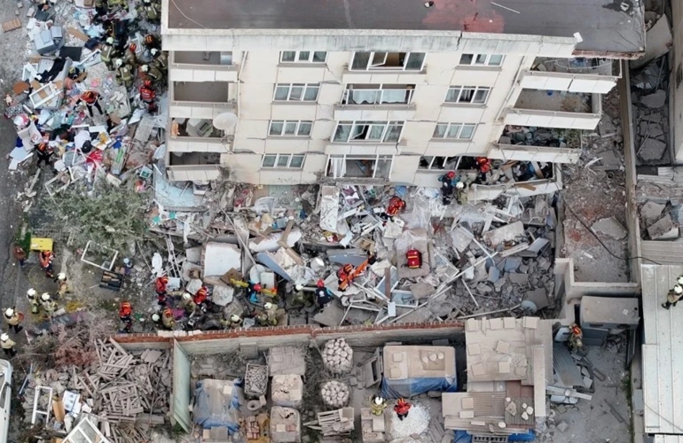 Τραγωδία στην Κωνσταντινούπολη: 5χρονο κοριτσάκι ανάμεσα στα θύματα από την κατάρρευση πολυκατοικίας - Αυξήθηκε ο αριθμός των νεκρών 