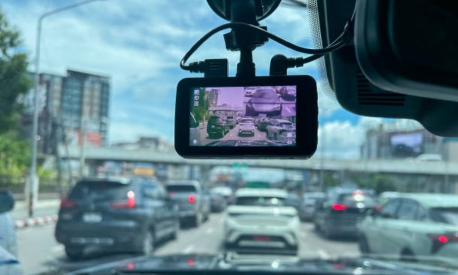 Dash cams: Πότε θα τεθεί σε ισχύ η νομοθεσία - Για ποιους σκοπούς θα αξιοποιούνται τα βίντεο - Όλα όσα αλλάζουν