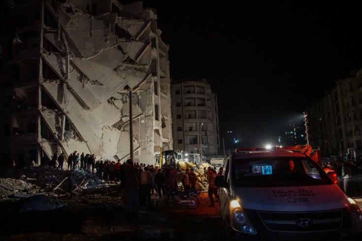 ΣΥΡΙΑ: Τουλάχιστον 13 άμαχοι σκοτώθηκαν από βομβαρδισμούς στα βορειοδυτικά 