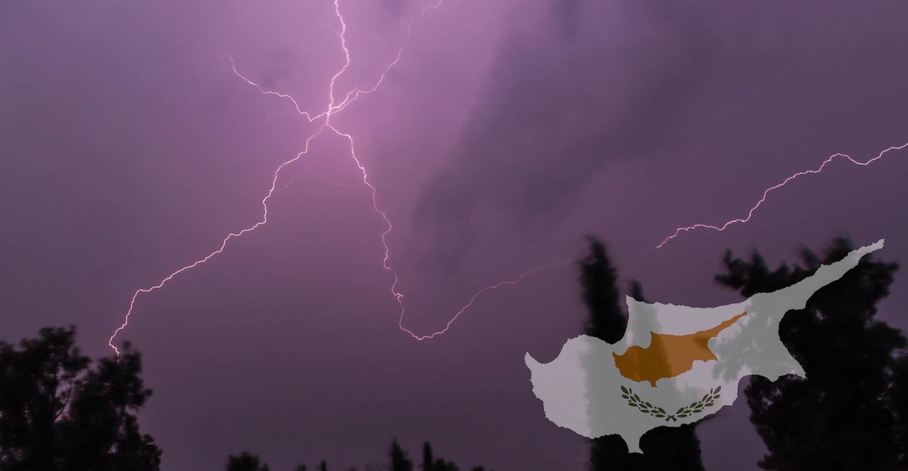 Κεραυνοί και αστραπές έκαναν τη νύχτα…μέρα - Εντυπωσιακές εικόνες από Λεμεσό και Πάφο