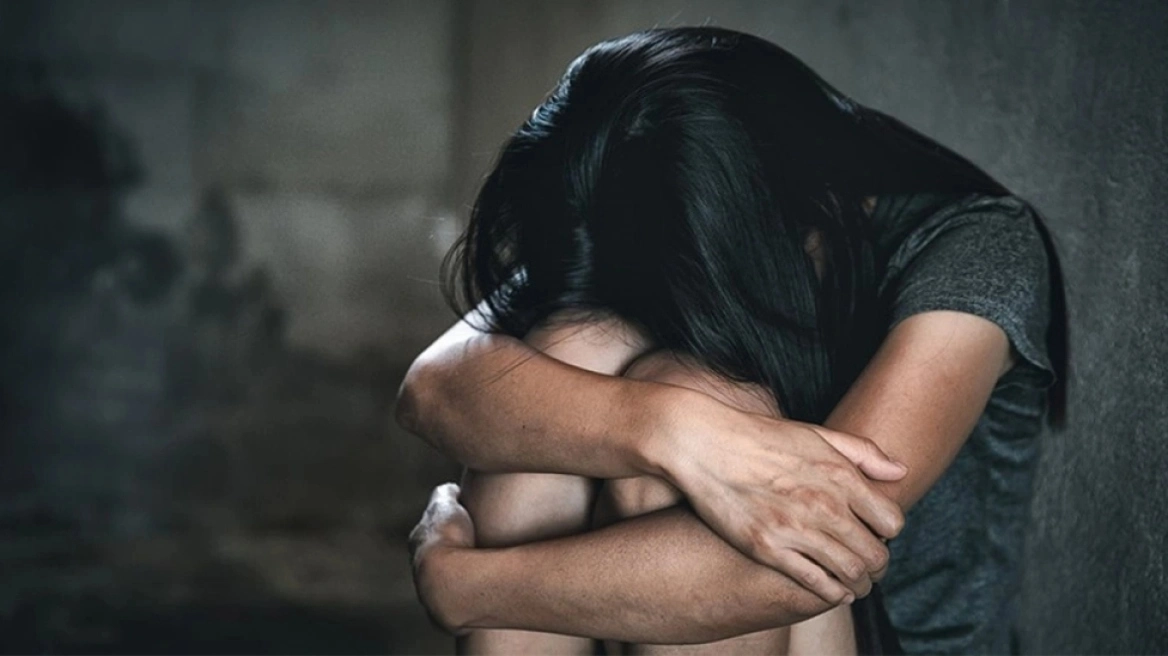 15χρονη στη Θεσσαλονίκη κατήγγειλε ότι τη βίασε 14χρονος και βιντεοσκόπησε την πράξη του