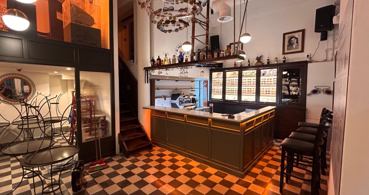 Ένα café ανοίγει σύντομα σε ένα ιστορικό χώρο - Κράτησε τη vintage αισθητική και πρόσθεσε μοντέρνες πινελιές - Δείτε φωτογραφίες