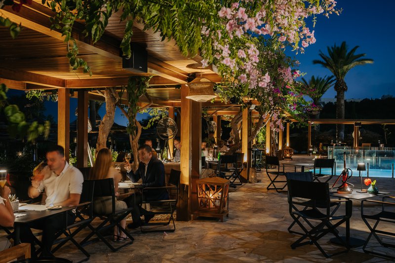 Asian Fusion γεύσεις και signature cocktails σε ένα ατμοσφαιρικό εστιατόριο στην Αγία Νάπα - Μια ξεχωριστή εμπειρία