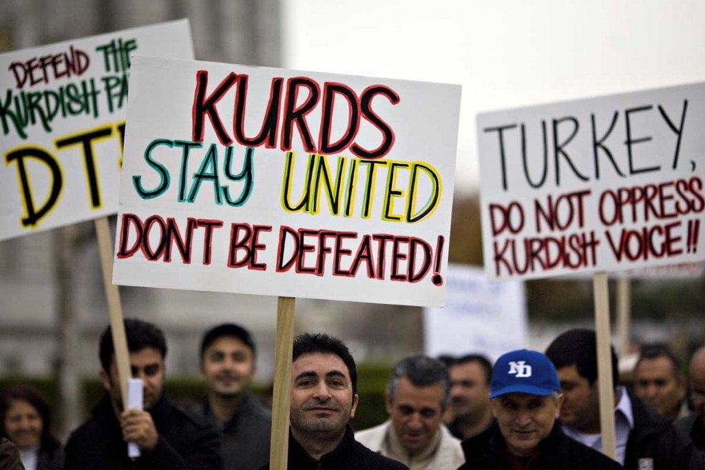 ΛΕΥΚΩΣΙΑ: Σε ρωσική πρεσβεία και ΟΥΝΦΙΚΥΠ η πορεία διαμαρτυρίας των Κούρδων