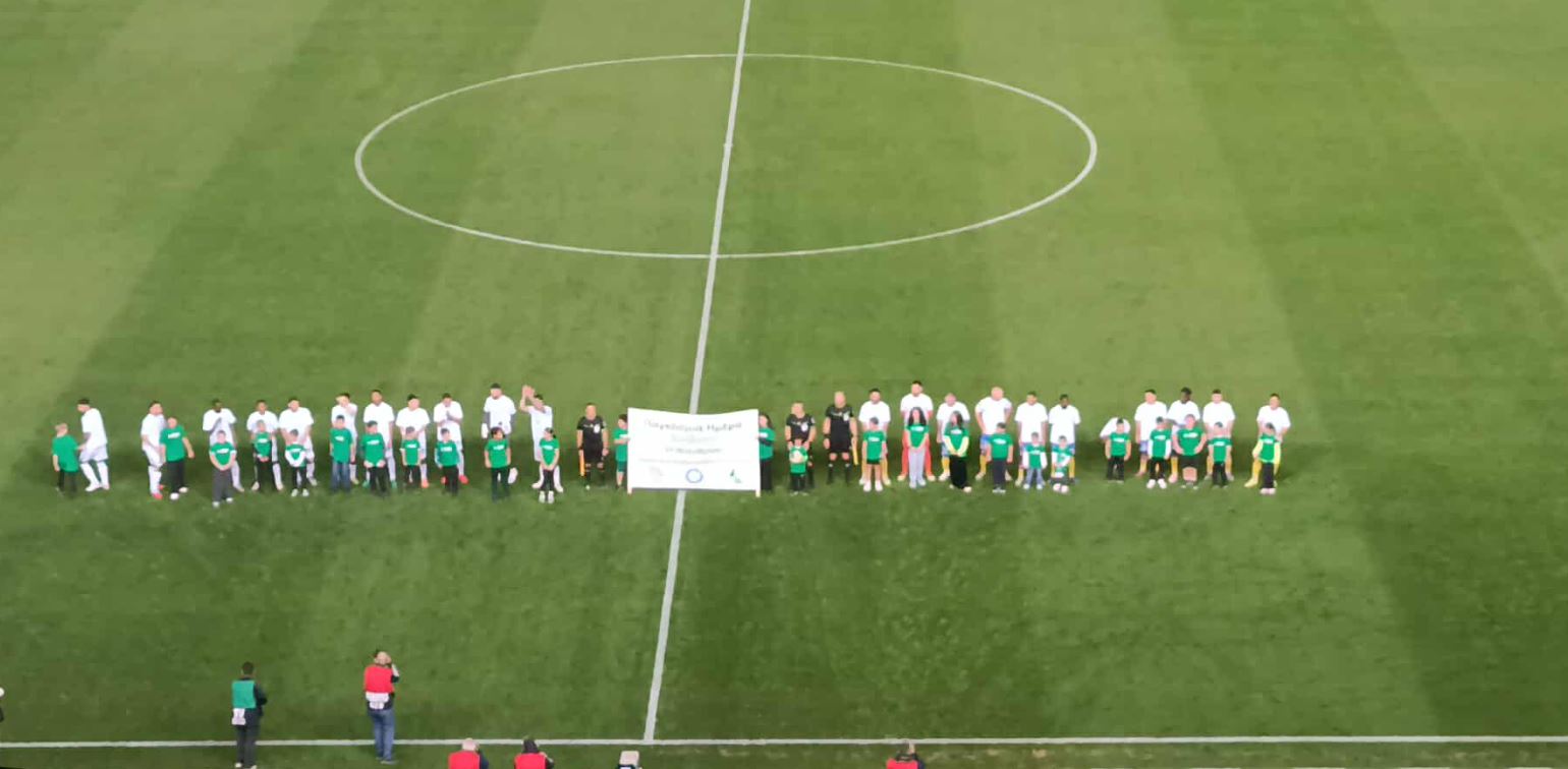 Εντυπωσιακές εικόνες με την είσοδο στο Ομόνοια-ΑΠΟΕΛ: Τα πανό σε Βόρεια και Νότια - Φωτογραφίες