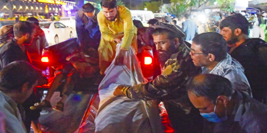 Ξεπέρασαν τους 100 οι νεκροί της επίθεσης του ISIS - «Θα πληρώσετε» λέει ο Μπάιντεν